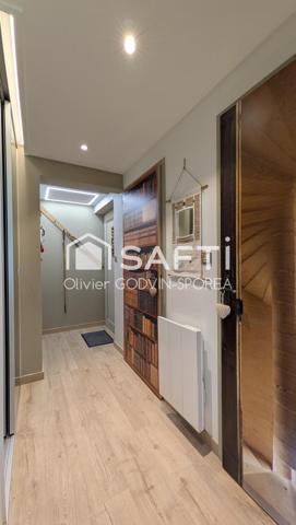 Découvrez ce bijou de 59m², situé au 4e étage d'une résidence baignée de soleil. Ce bien rare allie luxe, confort moderne et vue panoramique sur les sommets.