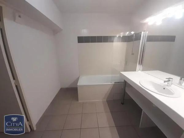 Appartement à louer 3 pièces 68.6m² Billère (64140)