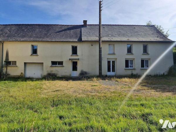 Maison d'habitation d'environ 80 m² comprenant :
Pièce de vie, cuisine semi-ouverte aménagée e...