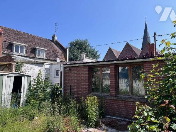 Idéalement situé  en centre ville de STEENBECQUE / Ensemble immobilier à moderniser en angle de...