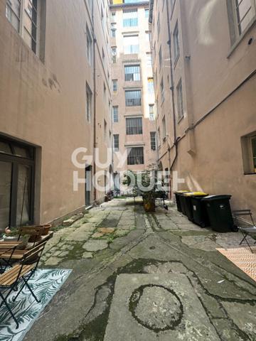 Joli Canut au calme avec de beaux volumes