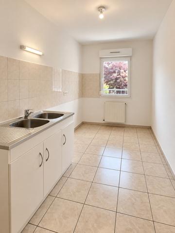 Appartement avec 2 balcons à proximité de l’Hôpital Central
