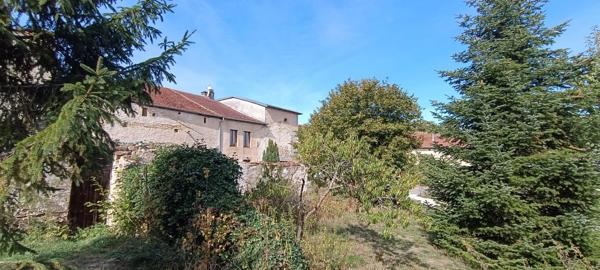 GRANDE MAISON FAMILIALE – 8 PIÈCES / 6 CHAMBRES – TERRAIN DE 1 841 m² – BOUXURULLES