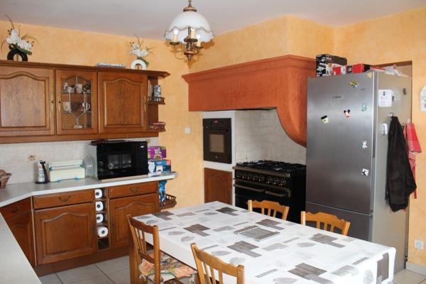 GRANDE MAISON FAMILIALE – 8 PIÈCES / 6 CHAMBRES – TERRAIN DE 1 841 m² – BOUXURULLES