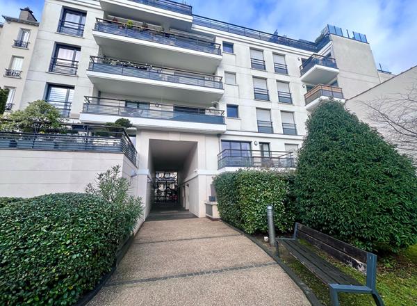 Appartement Suresnes 1 pièce(s) 31 m2