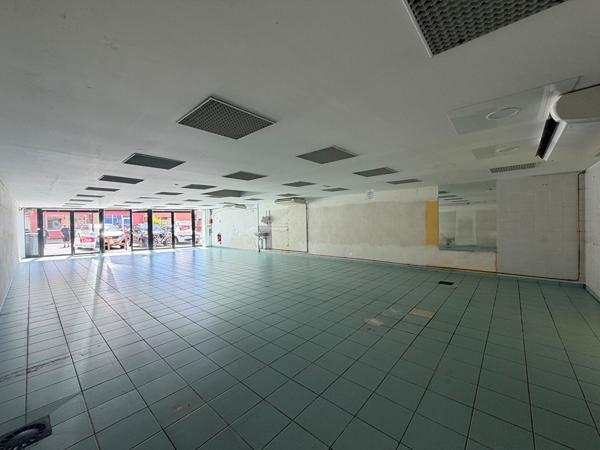 Local commercial / professionnel 150 m² ? Stadium