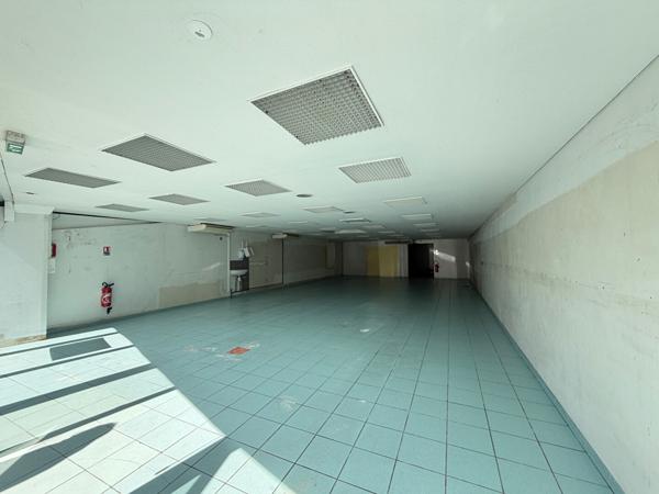 Local commercial / professionnel 150 m² ? Stadium