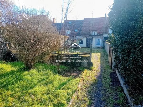 RARE sur cette commune ! Agréable terrain et un garage de 40 m2