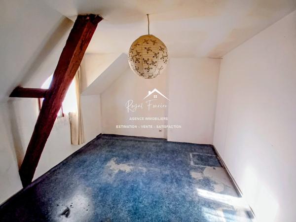 RARE sur cette commune ! Agréable terrain et un garage de 40 m2