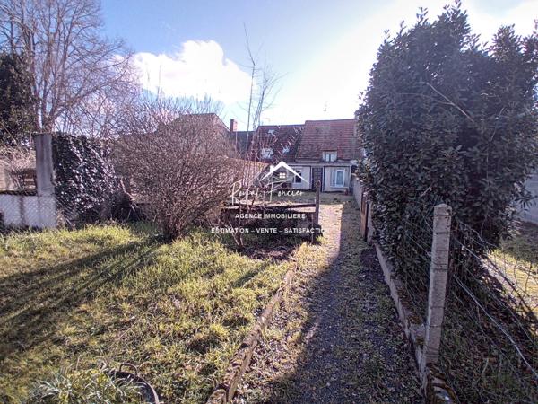 RARE sur cette commune ! Agréable terrain et un garage de 40 m2