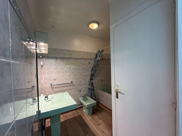 Immeuble Nevers 18 studios + un T3, rentabilité excellente, meublé, airbnb, 2h30 PARIS, ancien Hôtel
