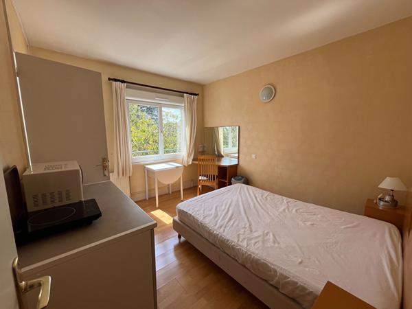 Immeuble Nevers 18 studios + un T3, rentabilité excellente, meublé, airbnb, 2h30 PARIS, ancien Hôtel