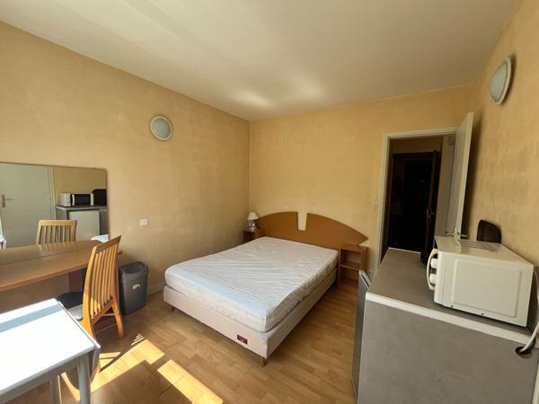 Immeuble Nevers 18 studios + un T3, rentabilité excellente, meublé, airbnb, 2h30 PARIS, ancien Hôtel