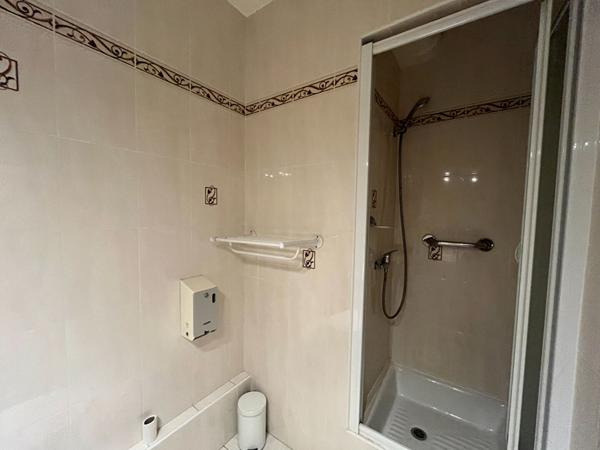 Immeuble Nevers 18 studios + un T3, rentabilité excellente, meublé, airbnb, 2h30 PARIS, ancien Hôtel