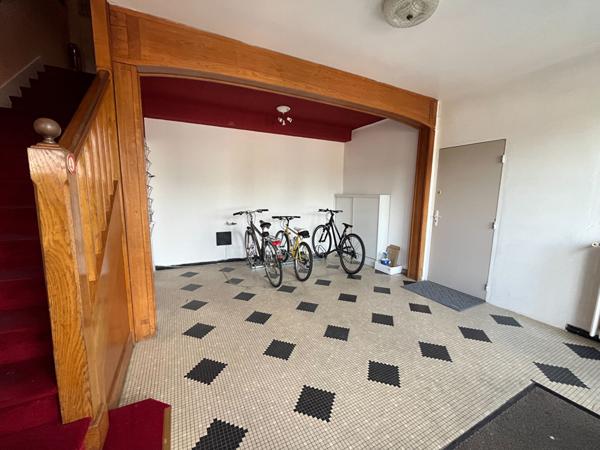 Immeuble Nevers 18 studios + un T3, rentabilité excellente, meublé, airbnb, 2h30 PARIS, ancien Hôtel