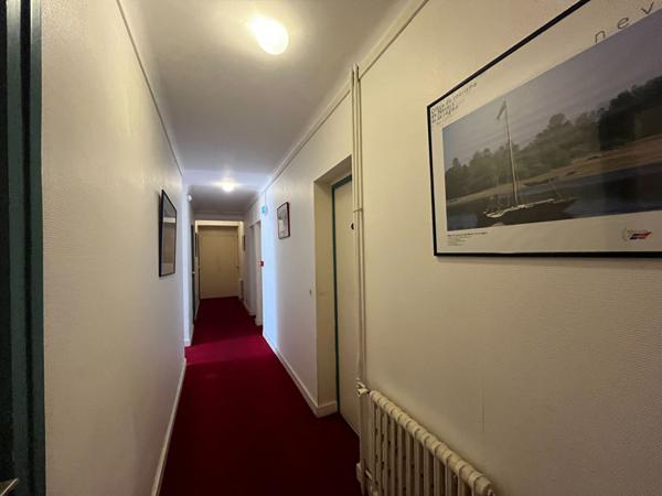 Immeuble Nevers 18 studios + un T3, rentabilité excellente, meublé, airbnb, 2h30 PARIS, ancien Hôtel
