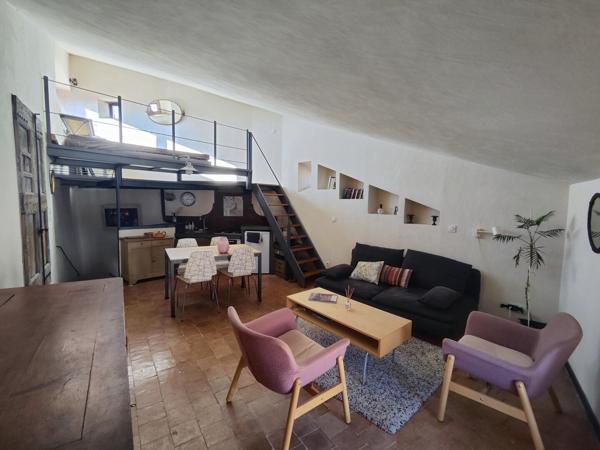Lourmarin, beau duplex rénové , lumineux. 229 000 €