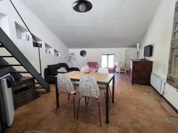 Lourmarin, beau duplex rénové , lumineux. 229 000 €