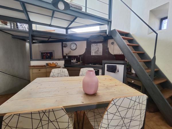 Lourmarin, beau duplex rénové , lumineux. 229 000 €