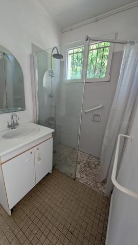 ENSEMBLE IMMOBILIER ZONE COMMERCIALE ARTISANALE Cartelègue (33390)