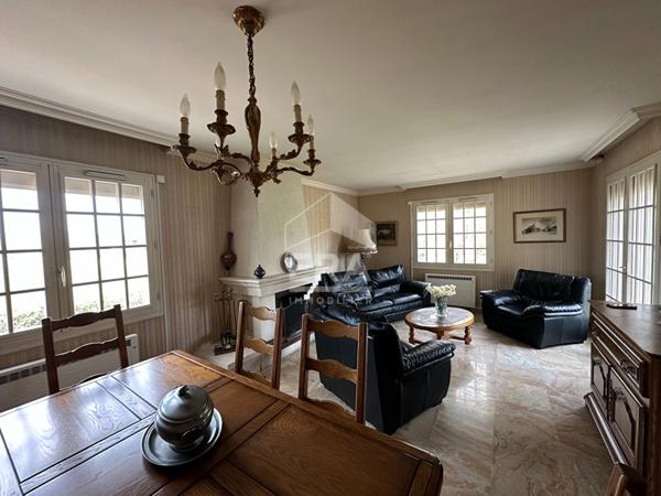 PAVILLON  A DEOLS AVEC VIE DE PLAIN PIED