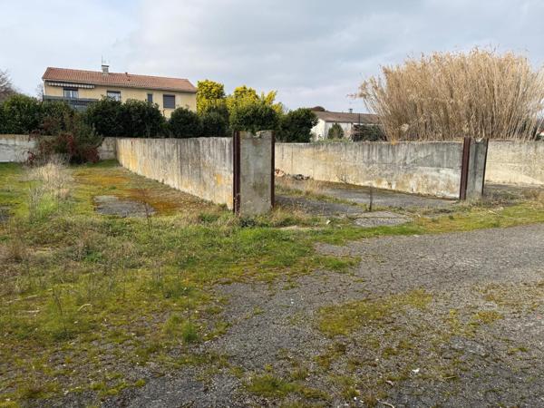 Hangar pour activité professionnelle et de rapport