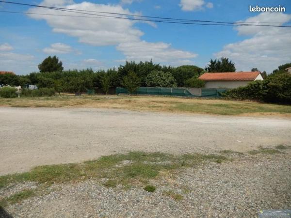 Hangar pour activité professionnelle et de rapport