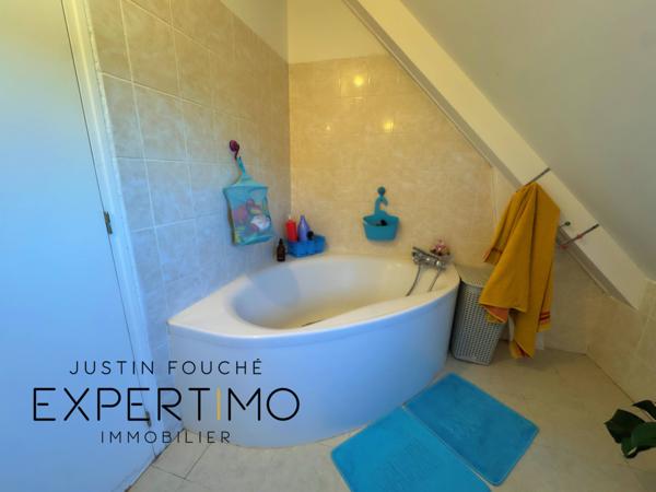 Challes (72250) Maison familiale lumineuse avec grand terrain et dépendances
