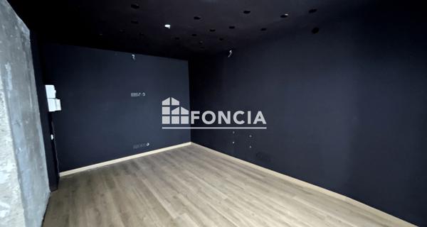 À vendre Local commercial 45 m² - Carpentras 84200