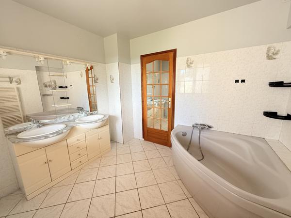 Coulommiers (77120) Maison 230m ², 6 chambres sur sous sol total