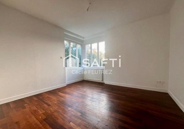 Maison en très bon état avec 4 garages