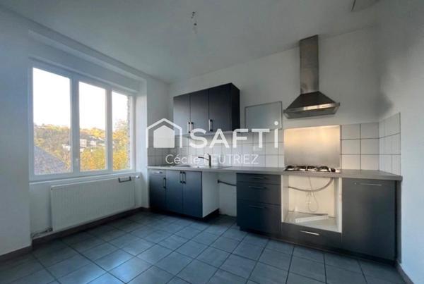 Maison en très bon état avec 4 garages