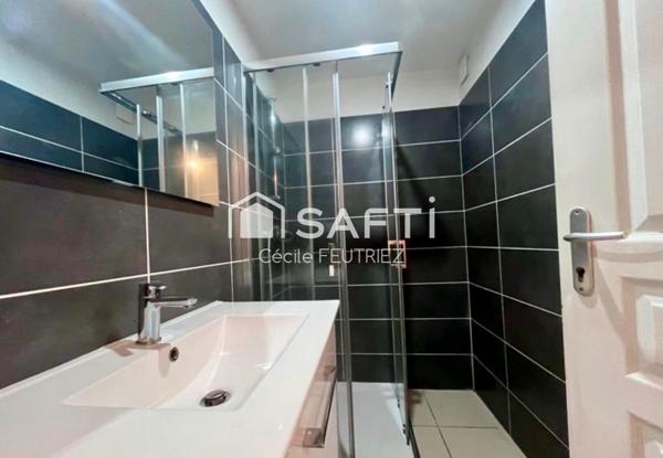 Maison en très bon état avec 4 garages