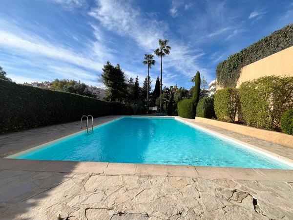 Appartement Antibes 3 pièce(s) 65 m2 + Piscine + Box Fermé
