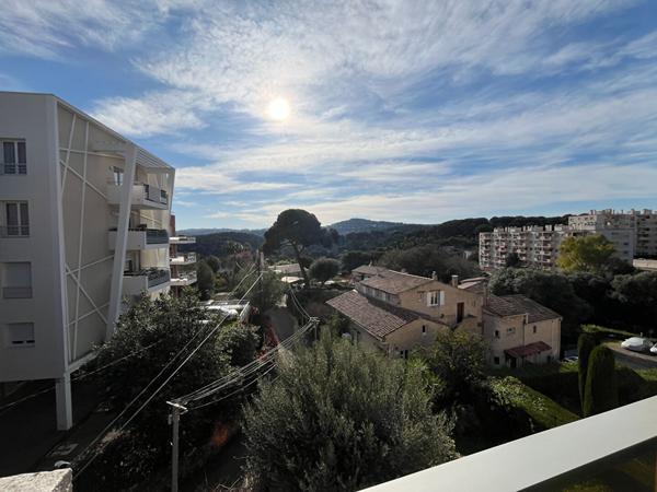 Appartement Antibes 3 pièce(s) 65 m2 + Piscine + Box Fermé