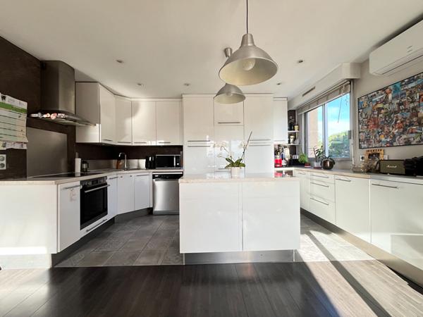 Appartement Antibes 3 pièce(s) 65 m2 + Piscine + Box Fermé