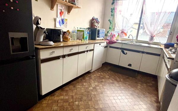 Immeuble à vendre    6 pièces • 198 m2 Saint-Quentin