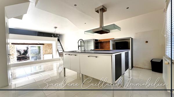 EXCLUSIVITÉ  - proche HOUDAN 17MN DANS LE 78 - Maison ancienne Loft - 3 chambres - bureau -  jardin - parking - 299000 Euros HAI