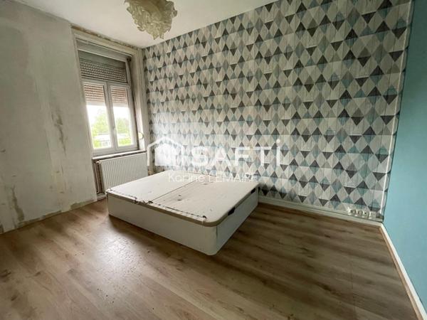 Maison semi individuelle par le garage