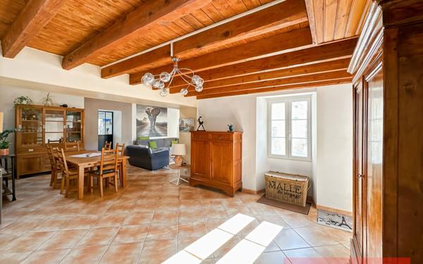 Maison à vendre    8 pièces •  Lagrave