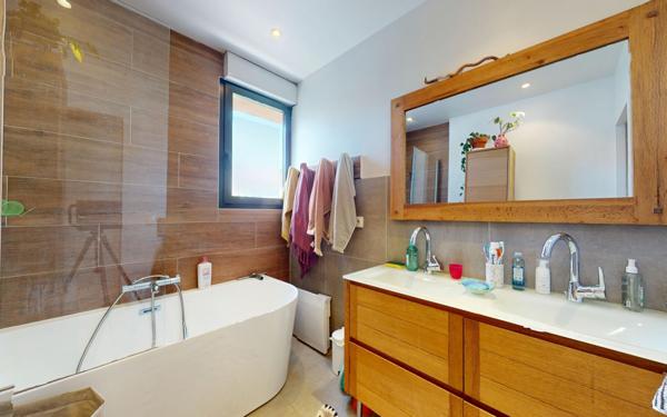 Maison à vendre    5 pièces • 118,04 m2 Sathonay-Camp