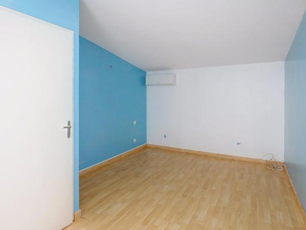 Maison de village 83m² 2 chambres avec cour, terrasse, garage et petite dépendance