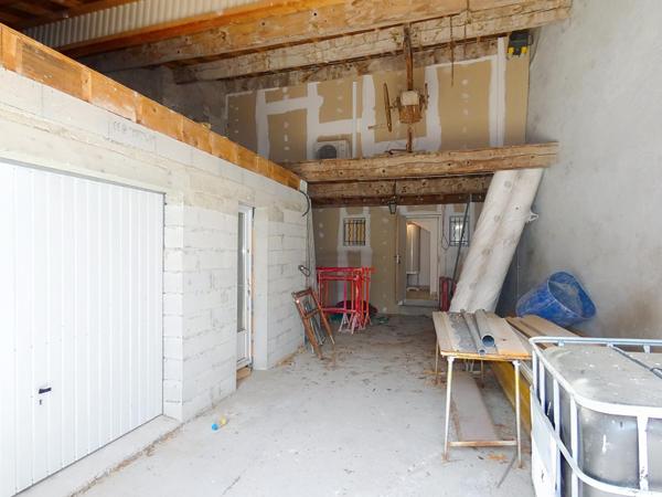 Maison de village 83m² 2 chambres avec cour, terrasse, garage et petite dépendance