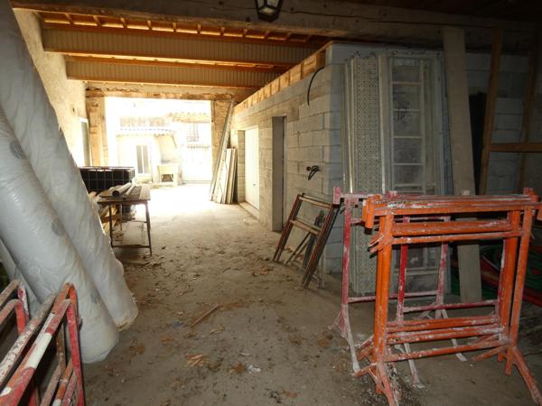 Maison de village 83m² 2 chambres avec cour, terrasse, garage et petite dépendance