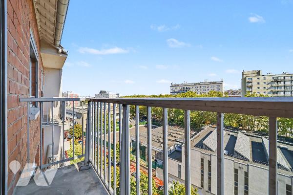 Dernier étage avec ascenseur, à 3 minutes à pieds de la station CHATILLON-MONTROUGE,