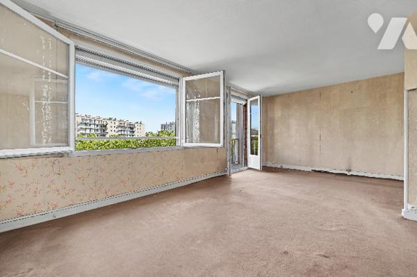 Dernier étage avec ascenseur, à 3 minutes à pieds de la station CHATILLON-MONTROUGE,