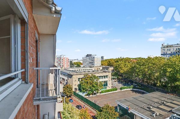 Dernier étage avec ascenseur, à 3 minutes à pieds de la station CHATILLON-MONTROUGE,