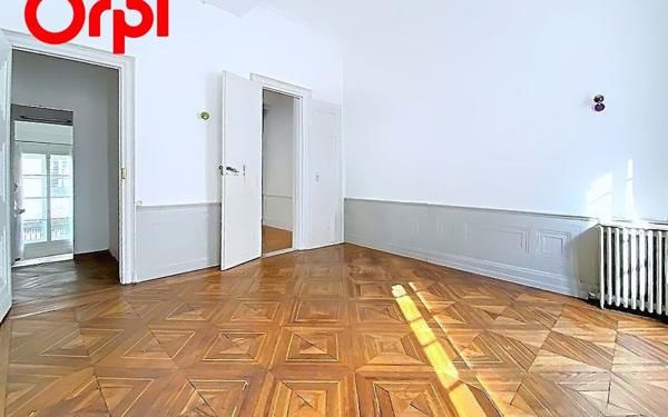 Appartement à vendre    3 pièces • 90 m2 Lyon 1
