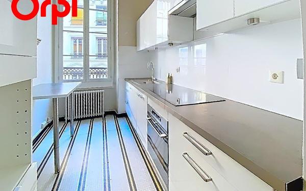 Appartement à vendre    3 pièces • 90 m2 Lyon 1