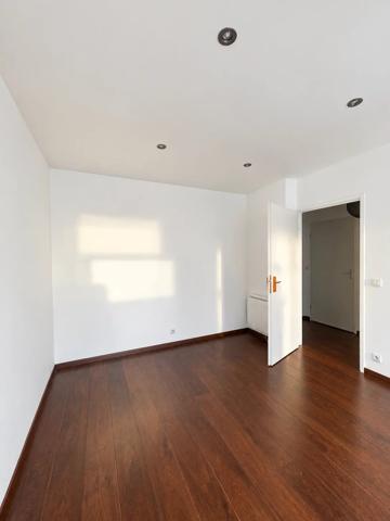 Vente                                                      Appartement
                        
                     2 pièces                      42 m2                     à Cesson